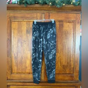 YOUTH LARGE Under Armour Black and Gray Jogger Sweatpants